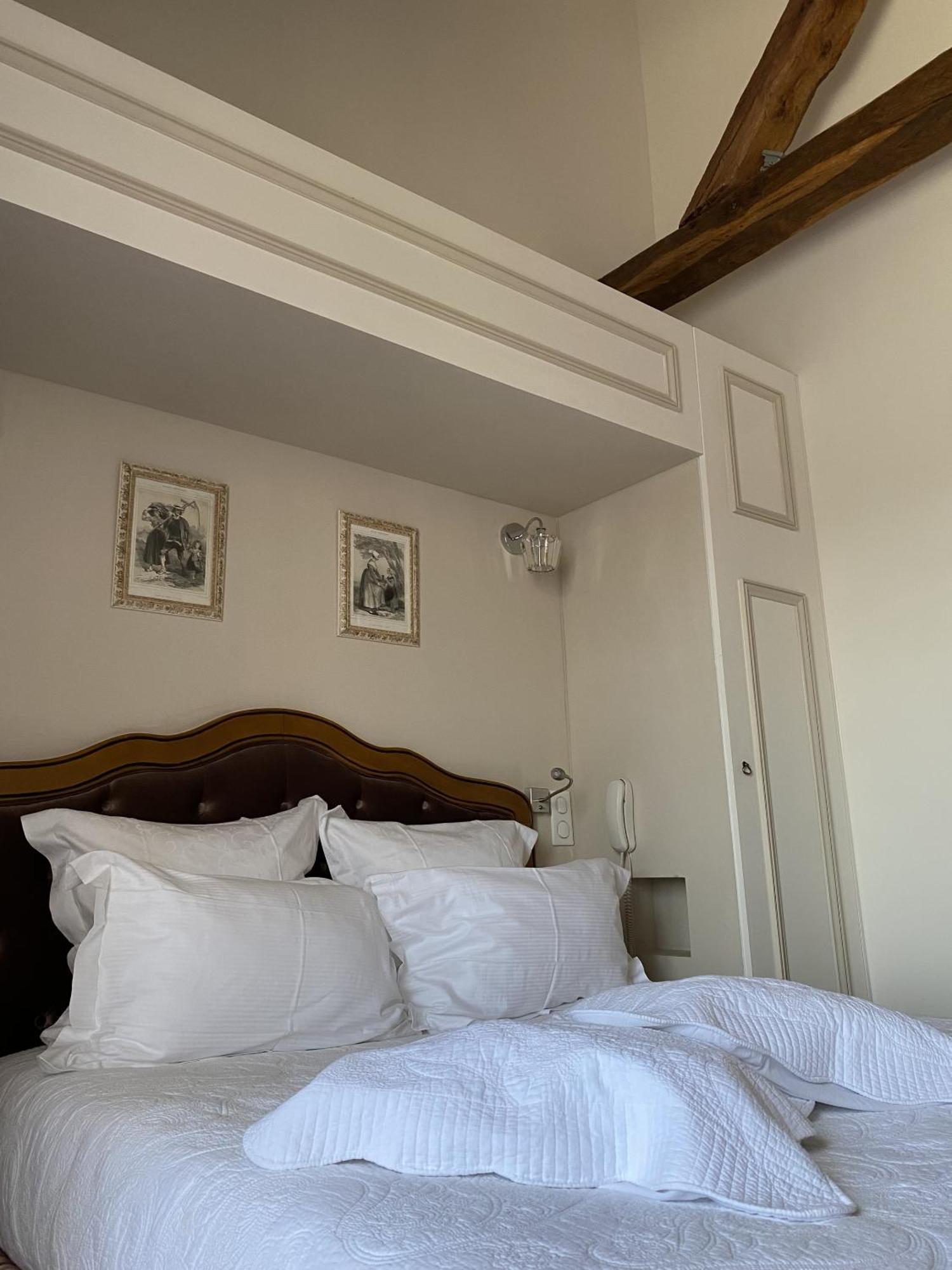 Chateau Laroche-Ploquin Sepmes Room photo